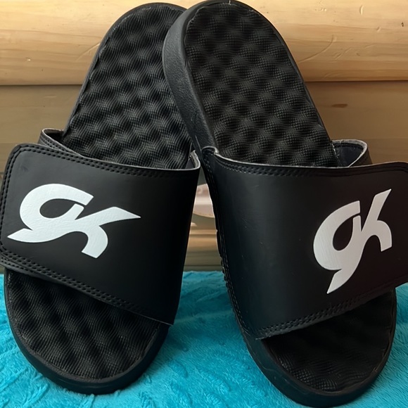 GK Black Slides (6) Girls Super Plush Comfy Gymnastics Dance Athletic Slides - Picture 1 of 11